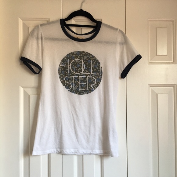 Hollister Graphic T-Shirt - Picture 4 of 7